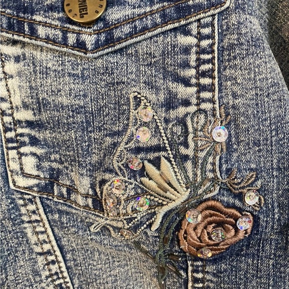 Daniel Original Design Embellished Embroidered Denim Jacket NWOT size M - Picture 5 of 9